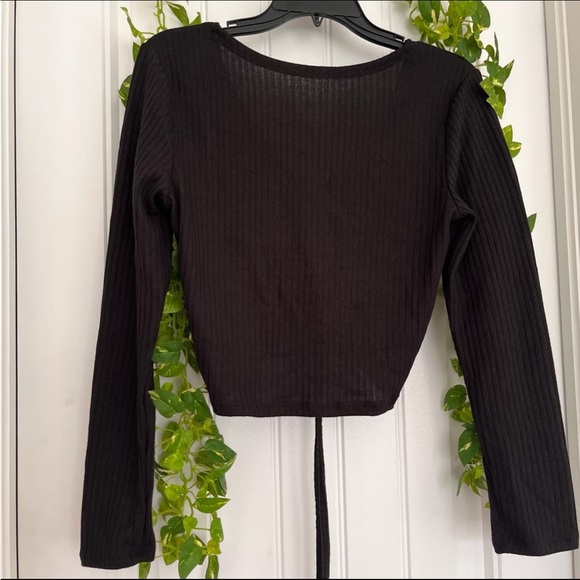 Black Long sleeve Drawstring Crop Top - Picture 3 of 4